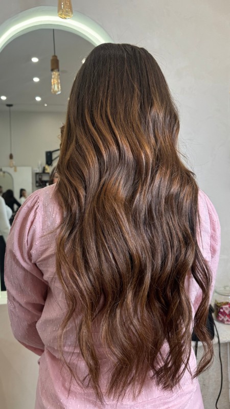 Extensions weft à Marseille : des cheveux longs et volumineux avec un effet naturel