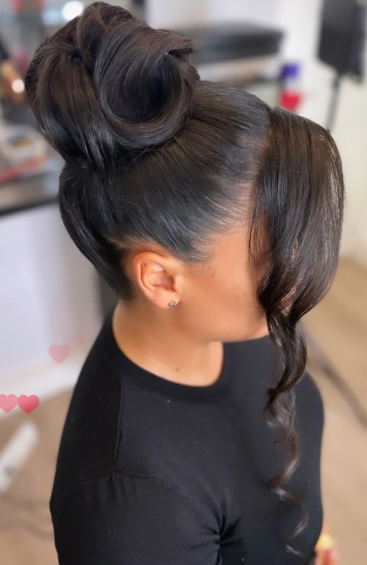 Salon de coiffure chignon bouclé pour un mariage à Marseille