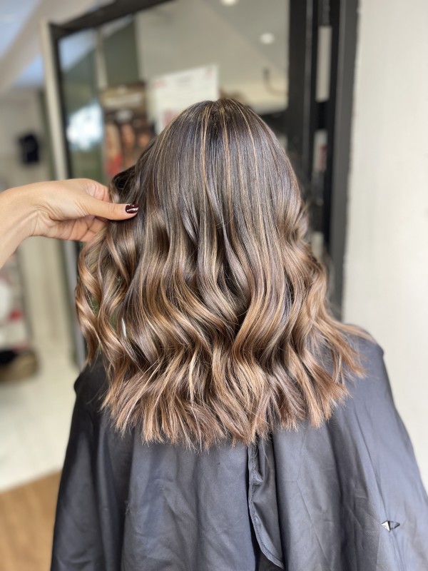 Salon de coiffure pour réaliser un balayage à Marseille proche du Prado