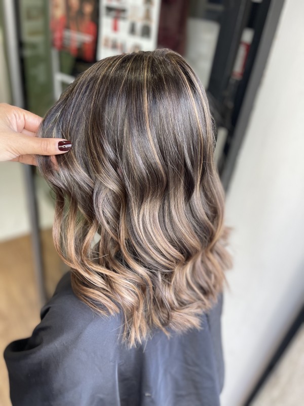 Salon de coiffure pour réaliser un balayage à Marseille proche du Prado