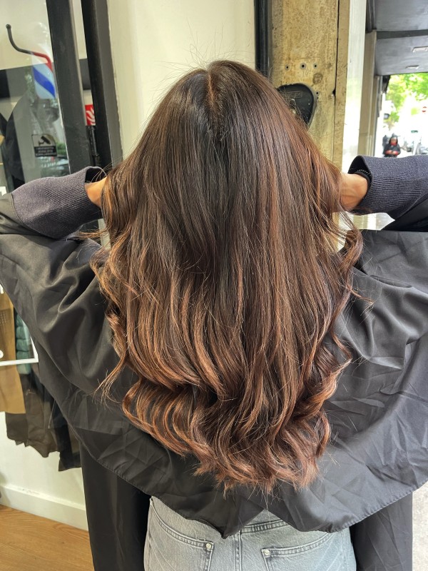 Coiffeur pour réaliser un ombré hair naturel à Marseille 8ème